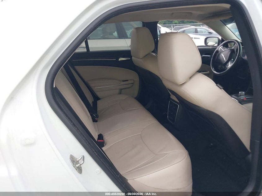 2015 CHRYSLER 300C auction photo 8