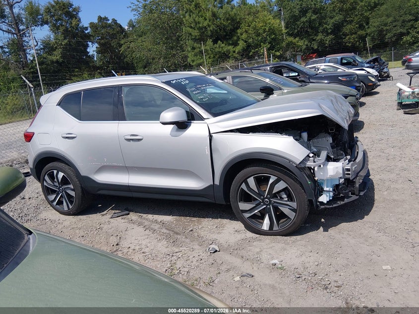 2025 Volvo Xc40 B5 Plus Bright Theme VIN: YV4L12UEXS2509884 Lot: 45520289