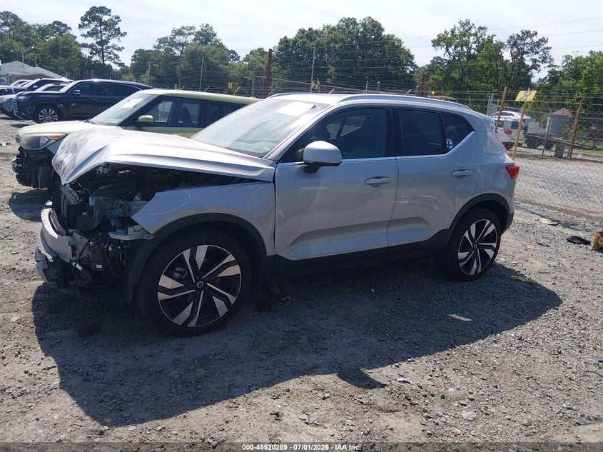 2025 Volvo Xc40 B5 Plus Bright Theme VIN: YV4L12UEXS2509884 Lot: 45520289