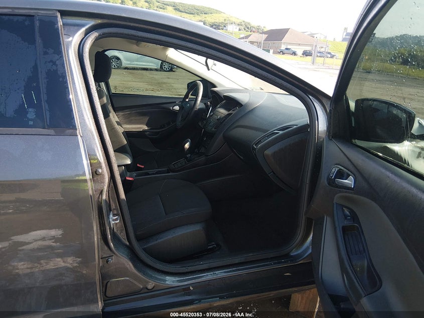 VIN 1FADP3F25JL267745 2018 FORD FOCUS SE