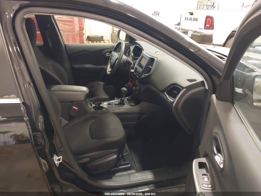 2019 JEEP CHEROKEE auction photo 5