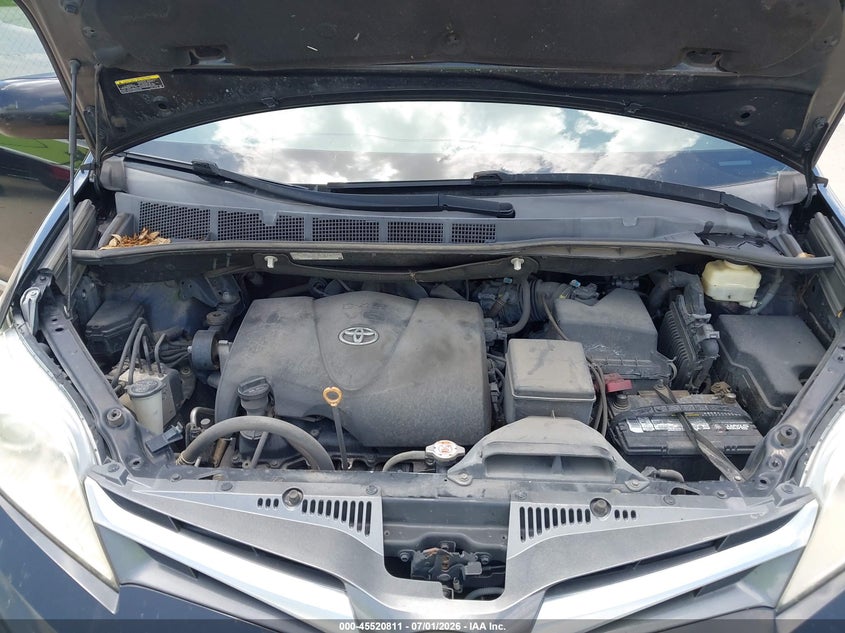 TOYOTA SIENNA - zdjęcie 10