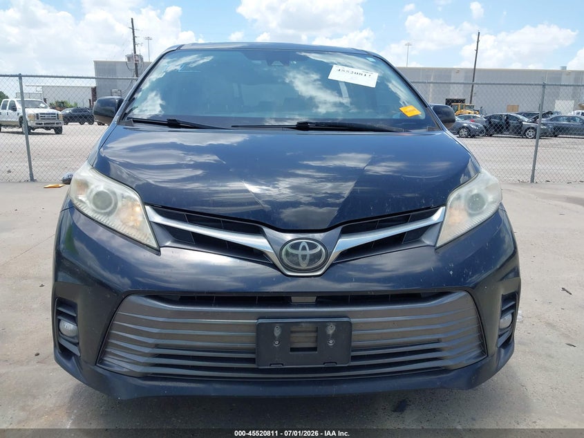 TOYOTA SIENNA - zdjęcie 12