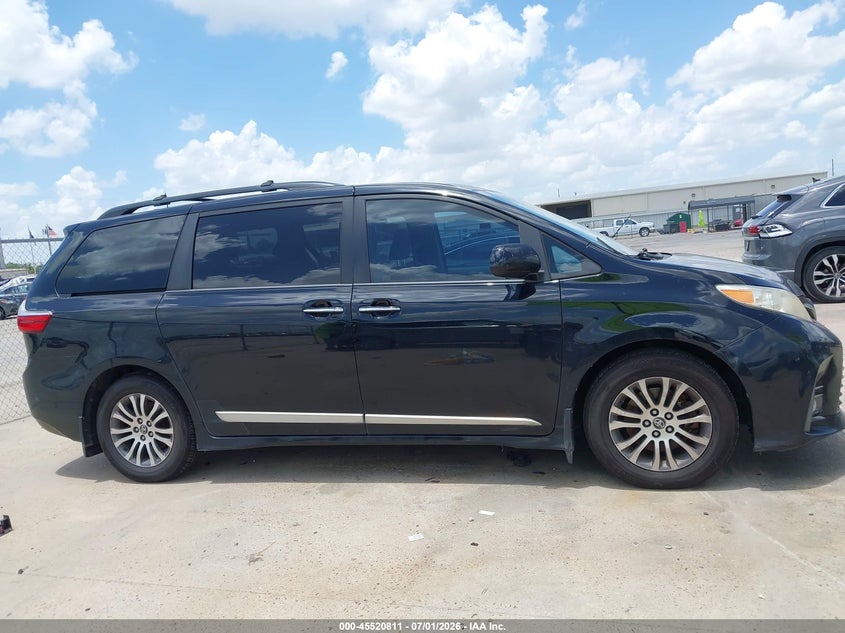 TOYOTA SIENNA - zdjęcie 13