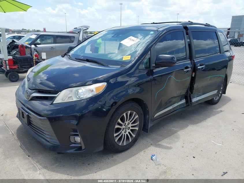 TOYOTA SIENNA - zdjęcie 2