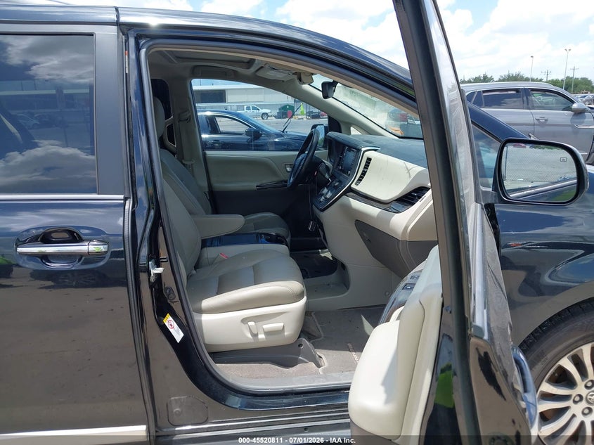 TOYOTA SIENNA - zdjęcie 5