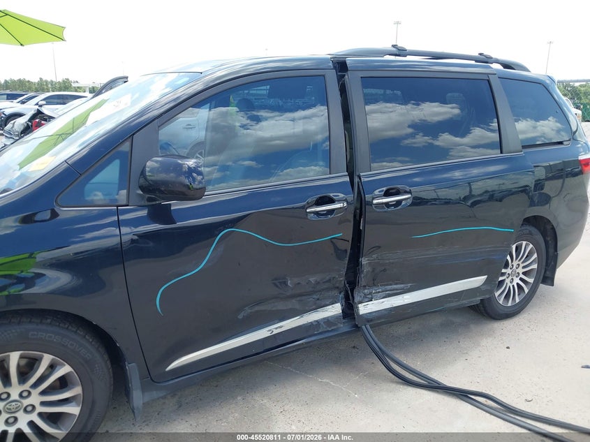 TOYOTA SIENNA - zdjęcie 6