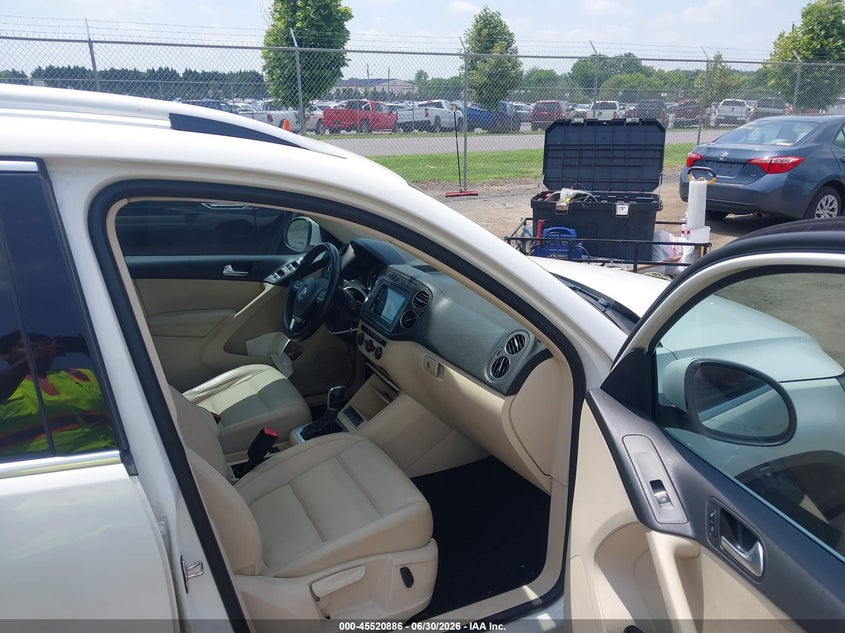 2013 VOLKSWAGEN TIGUAN auction photo 5