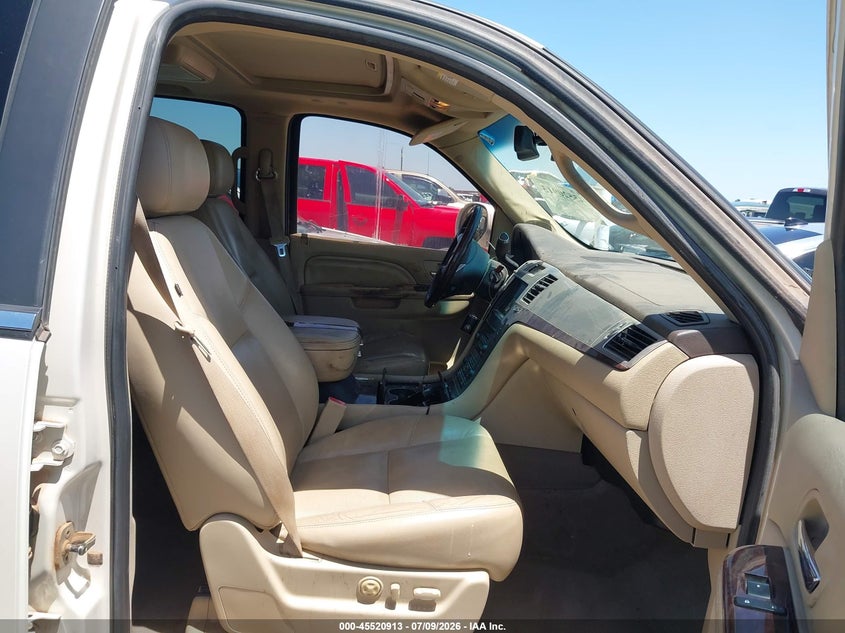 2011 CADILLAC ESCALADE auction photo 5