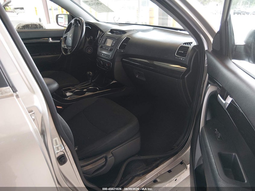 2015 KIA SORENTO auction photo 5