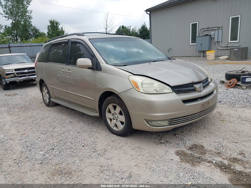 2004 TOYOTA SIENNA XLE