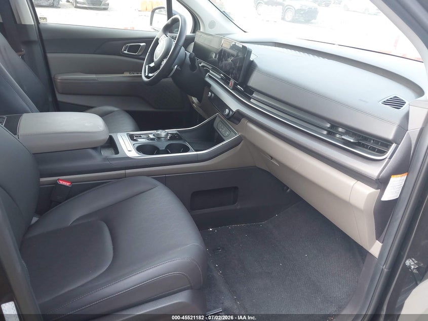 2025 KIA CARNIVAL MPV HYBRID auction photo 5