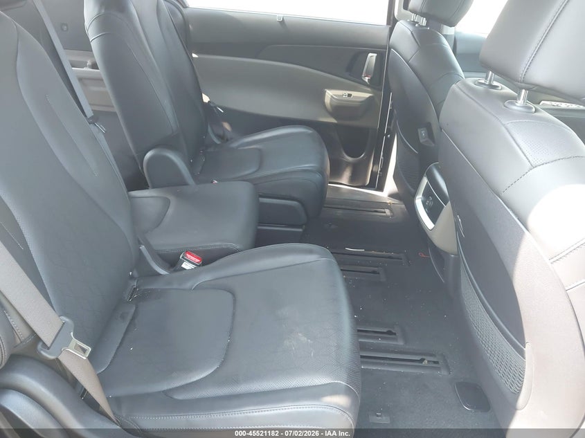 2025 KIA CARNIVAL MPV HYBRID auction photo 8