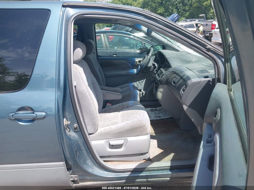 2003 TOYOTA SIENNA auction photo 5