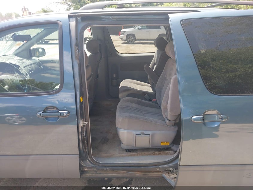 2003 TOYOTA SIENNA auction photo 8