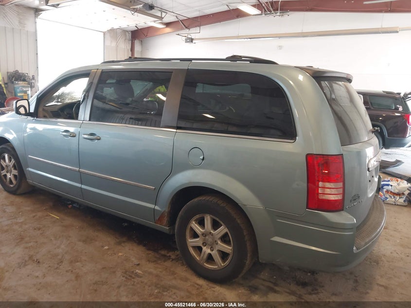 2009 CHRYSLER TOWN & COUNTRY auction photo 3