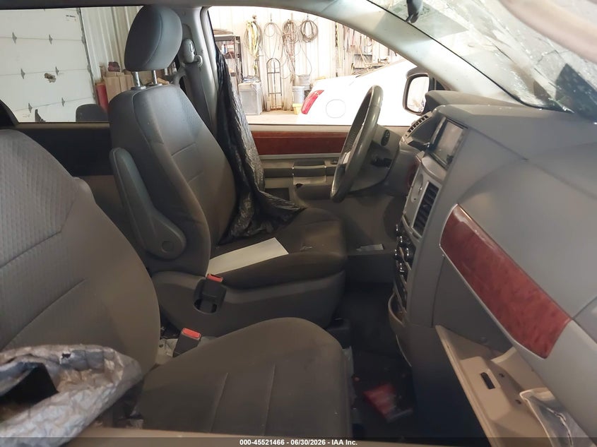 2009 CHRYSLER TOWN & COUNTRY auction photo 5