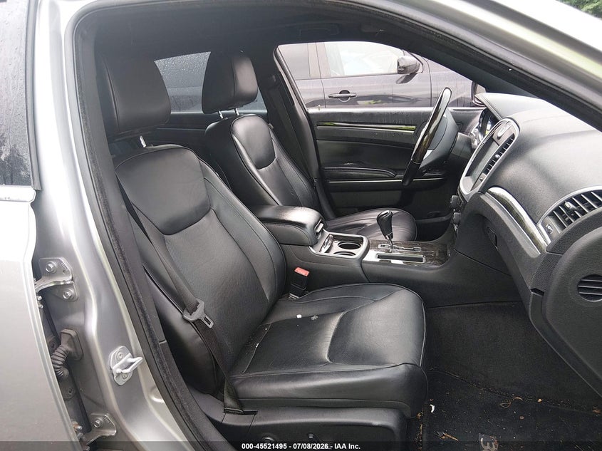 2011 CHRYSLER 300C auction photo 5