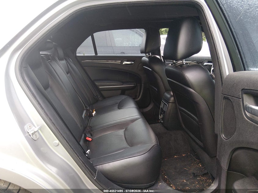2011 CHRYSLER 300C auction photo 8