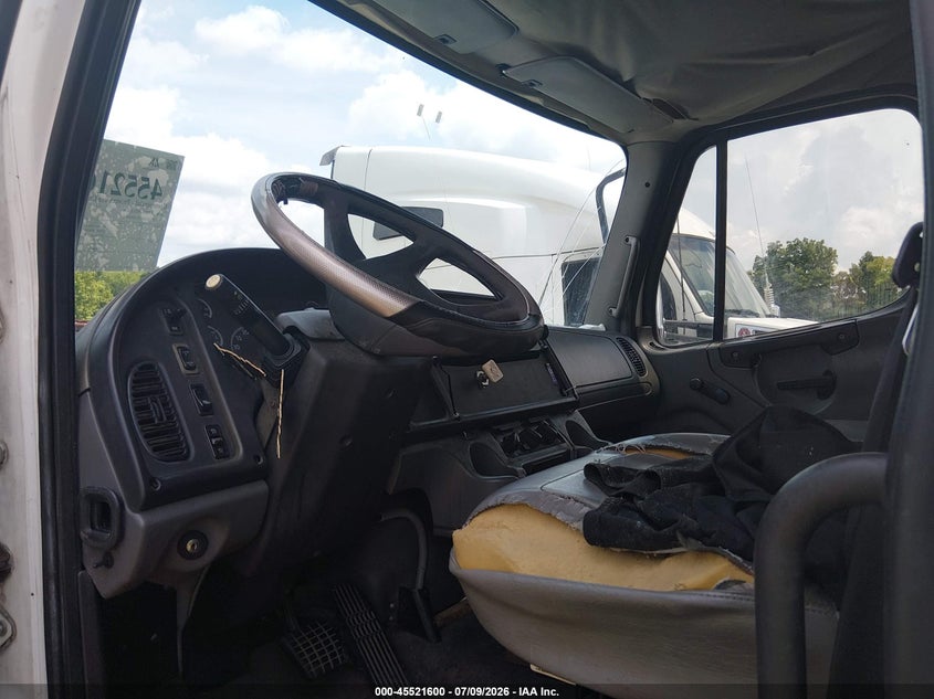 2006 FREIGHTLINER M2 auction photo 5