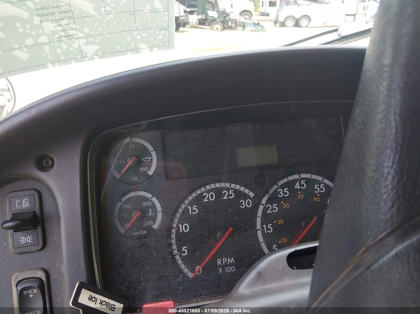 2006 FREIGHTLINER M2 auction photo 6