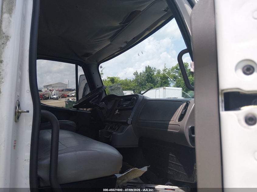 2006 FREIGHTLINER M2 auction photo 7