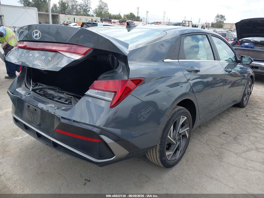 2025 HYUNDAI ELANTRA auction photo 4