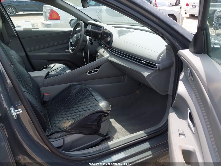 2025 HYUNDAI ELANTRA auction photo 5