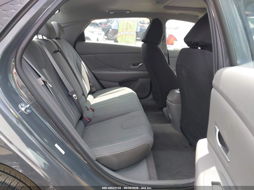 2025 HYUNDAI ELANTRA auction photo 8