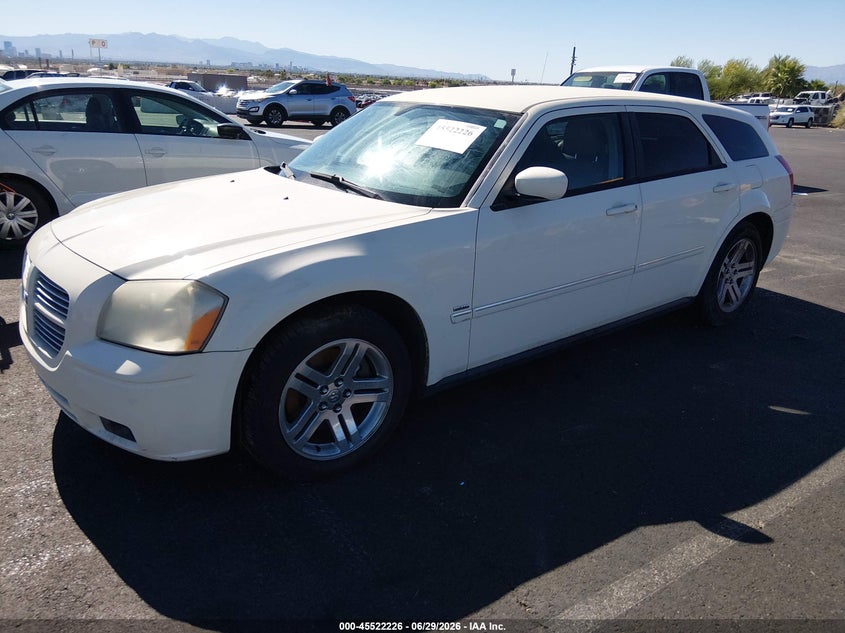 2005 DODGE MAGNUM auction photo 2