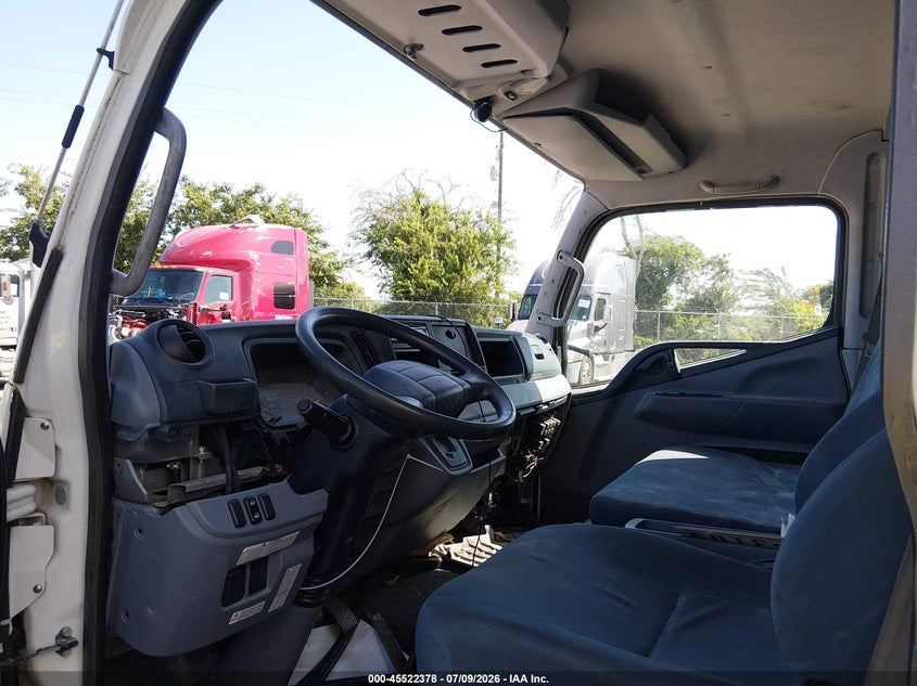 2017 MITSUBISHI FEC72W auction photo 7