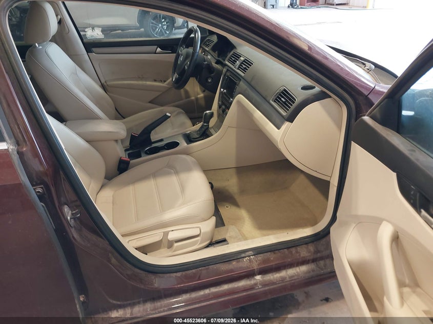 2014 VOLKSWAGEN PASSAT auction photo 5