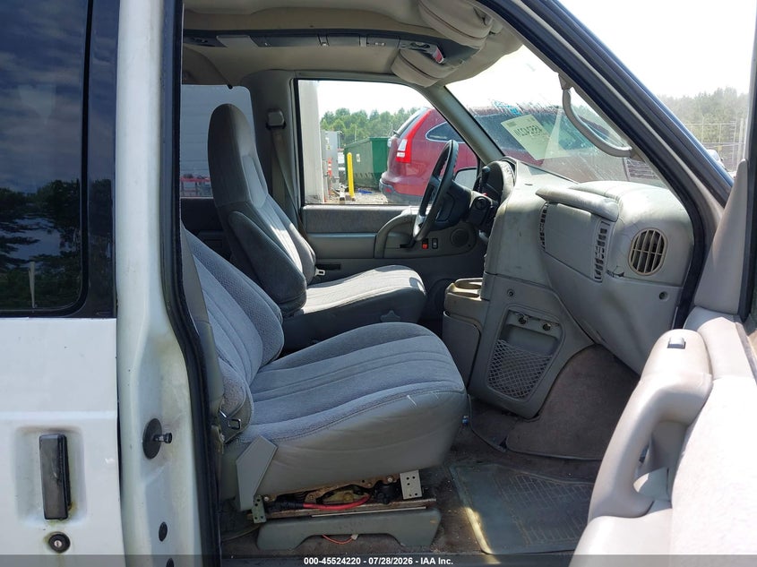 1996 GMC SAFARI auction photo 5
