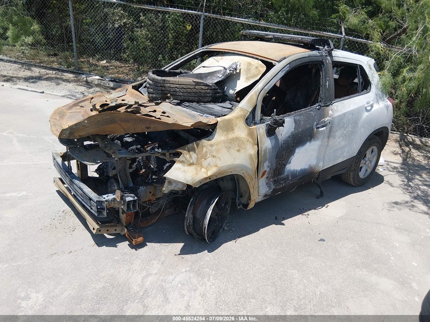 2020 CHEVROLET TRAX auction photo 2