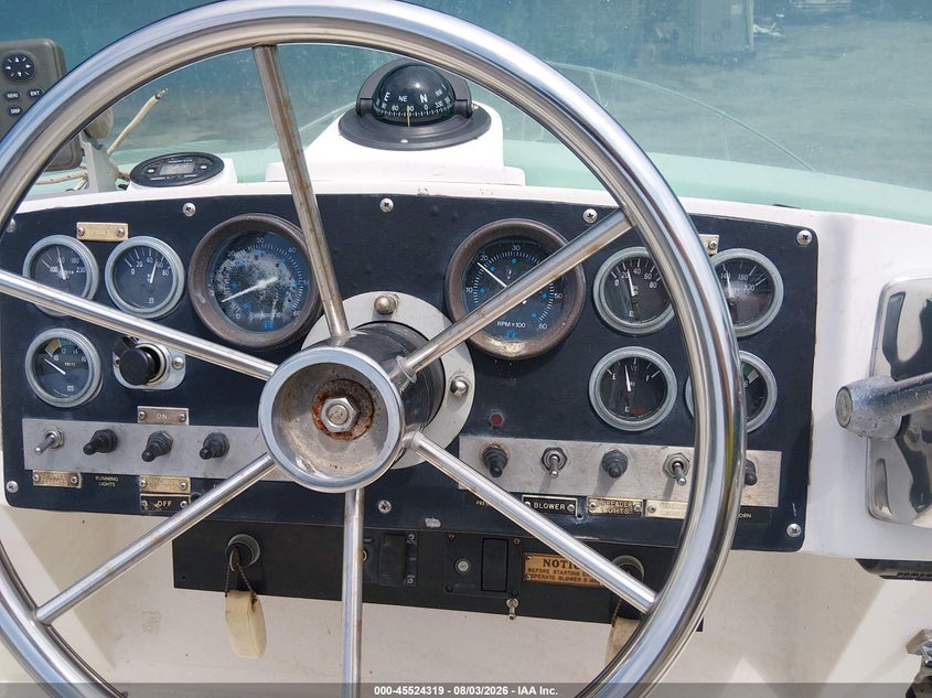 1980 BERTRAM 28' auction photo 7
