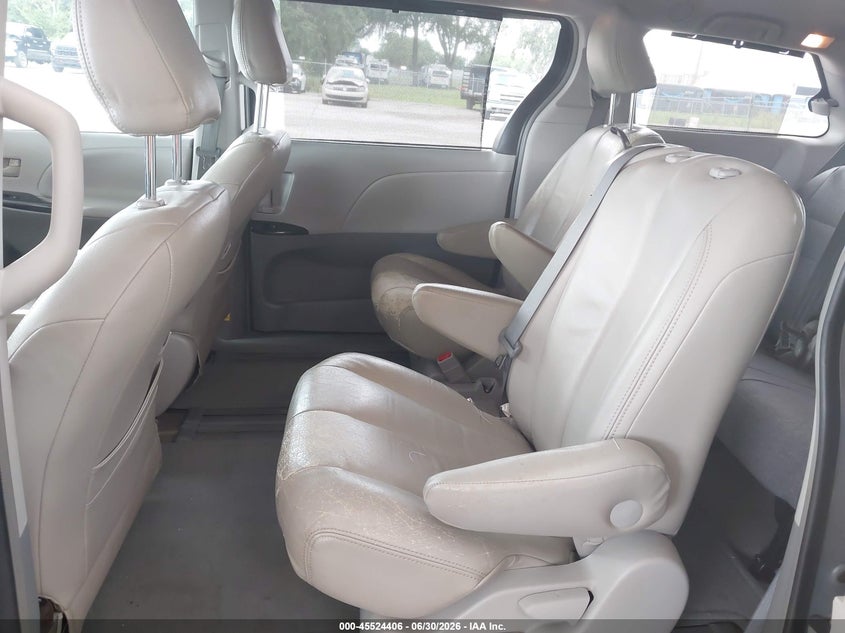 2013 TOYOTA SIENNA auction photo 8