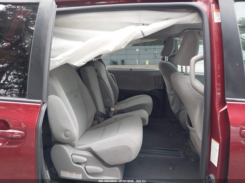 2020 TOYOTA SIENNA auction photo 8
