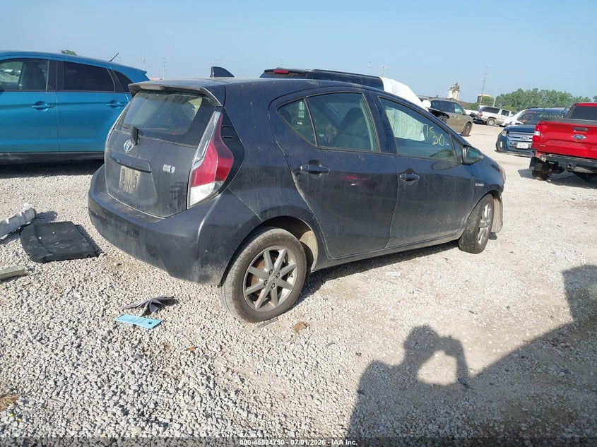 2015 TOYOTA PRIUS C auction photo 4