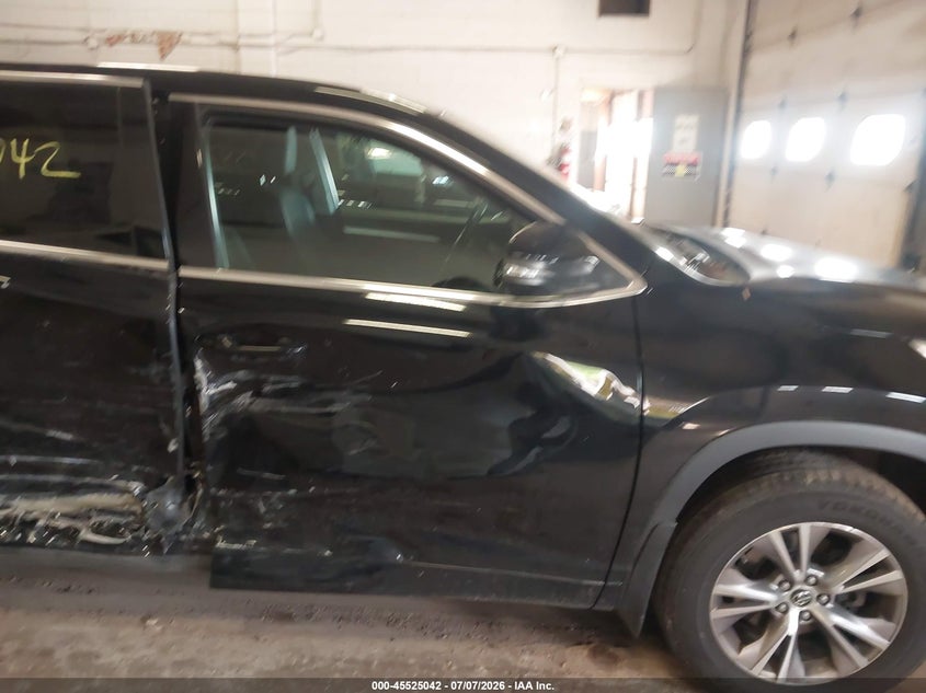 TOYOTA HIGHLANDER - zdjęcie 13