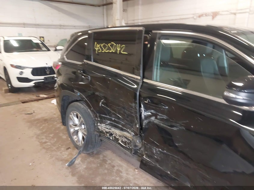 2016 TOYOTA HIGHLANDER auction photo 6