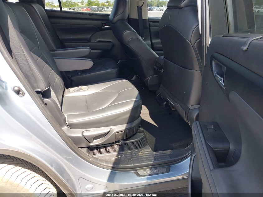 2021 TOYOTA HIGHLANDER auction photo 8
