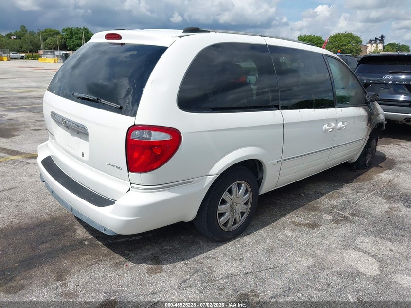 2005 CHRYSLER TOWN & COUNTRY auction photo 4