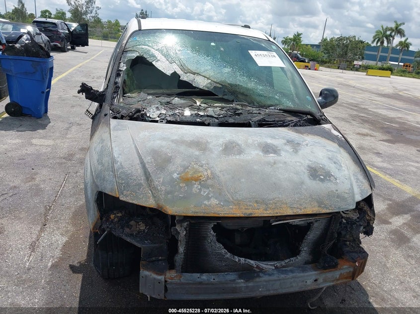 2005 CHRYSLER TOWN & COUNTRY auction photo 6