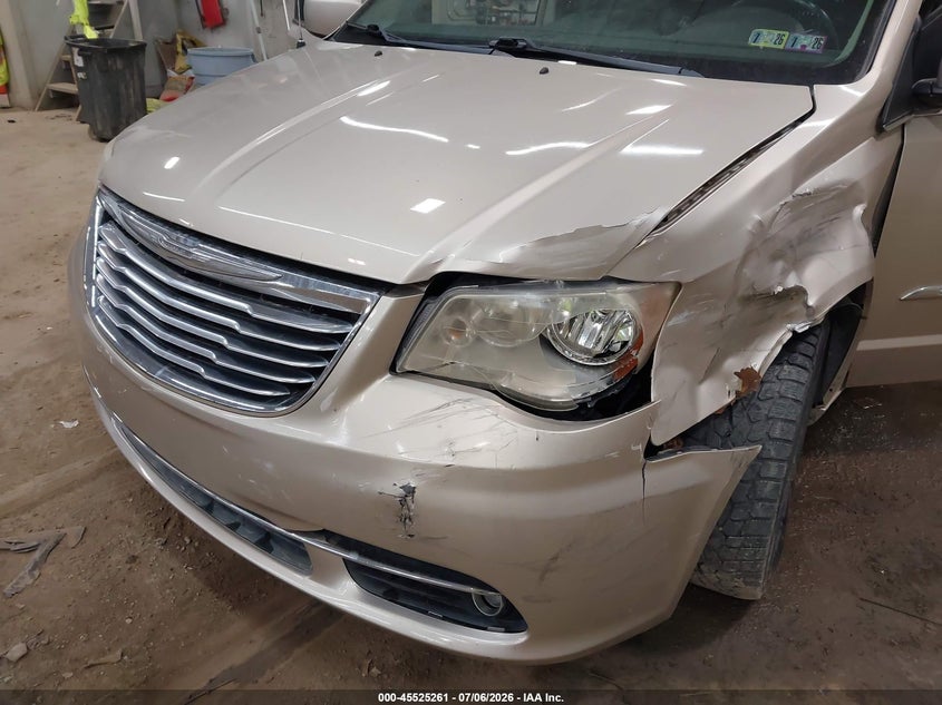 2012 CHRYSLER TOWN & COUNTRY auction photo 6