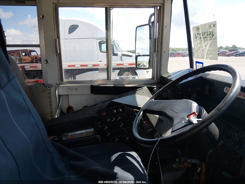 2000 INTERNATIONAL 3000 auction photo 6