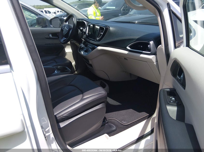 2024 CHRYSLER PACIFICA auction photo 5