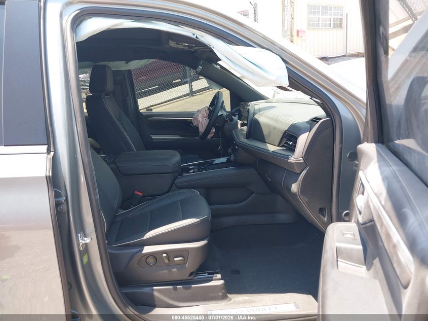 2025 CHEVROLET TAHOE auction photo 5