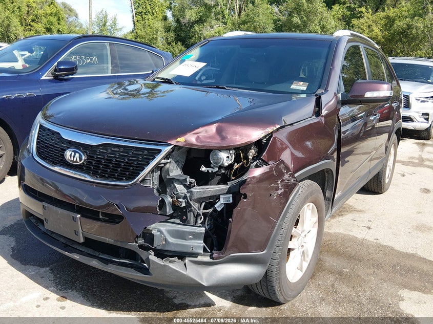 2015 Kia Sorento, Удар спереду, IAAI, VIN 5XYKTCA62FG632599 — фото 2