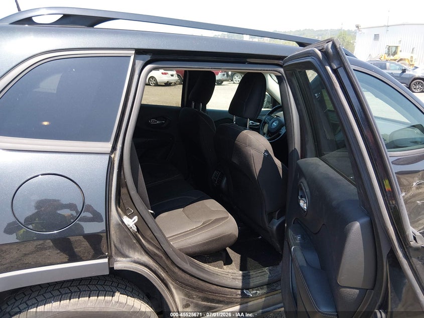 2016 JEEP CHEROKEE auction photo 8