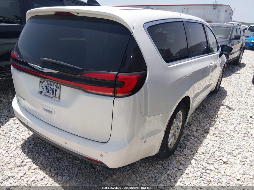 2024 CHRYSLER PACIFICA auction photo 4